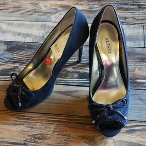 Alfani navy heels. 7.5